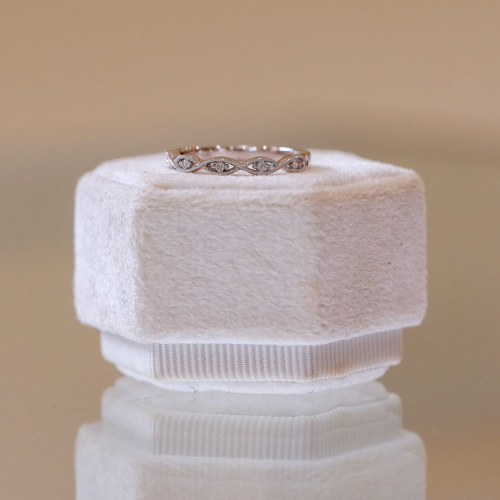 14kw .11ctw Marquise-Shaped Milgrain Diamond Band