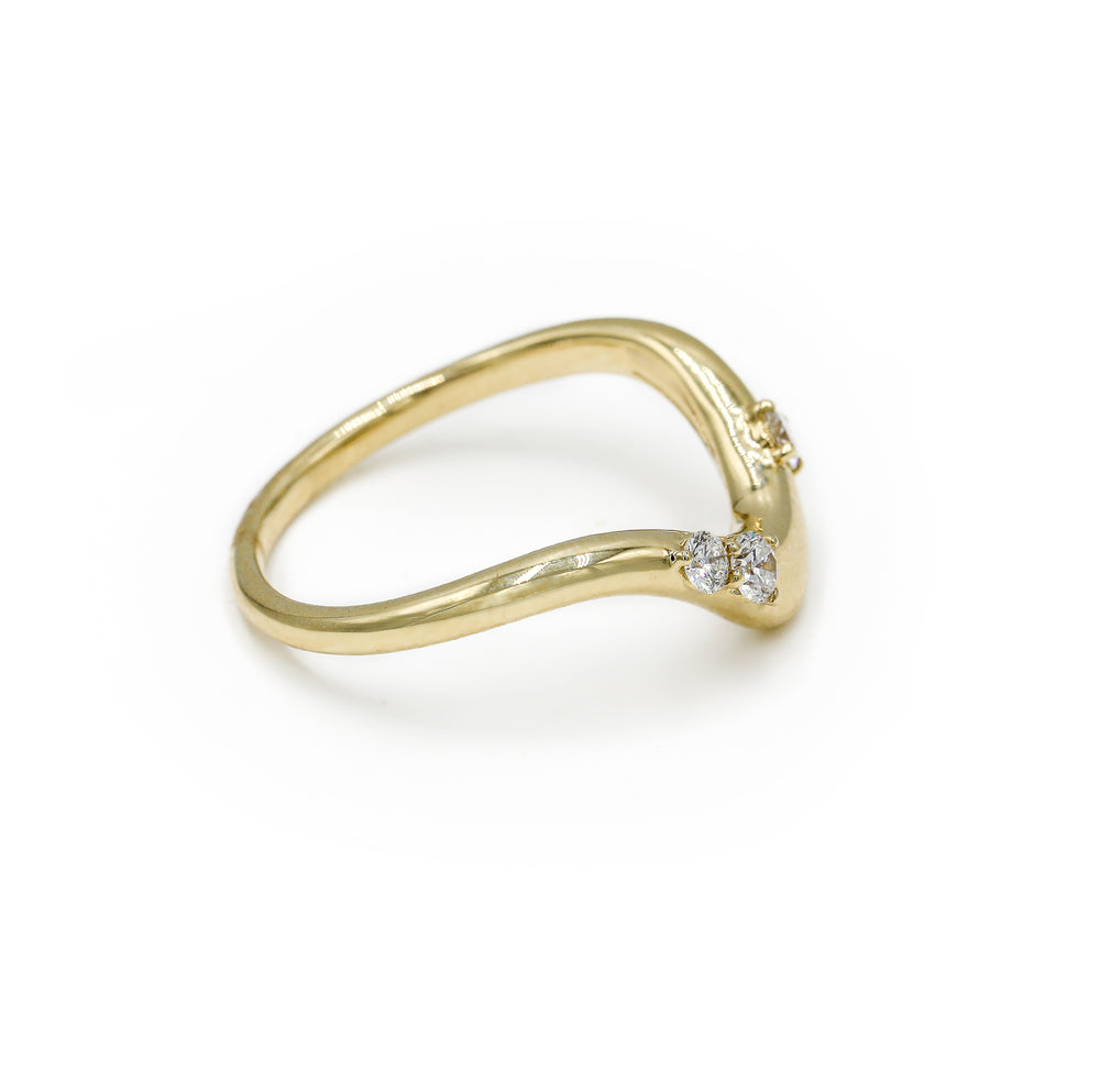 14ky .20ctw 3-Stone Wavy Diamond Band
