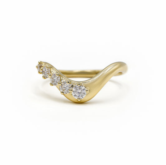 14ky .40ctw 5-Stone Wavy Diamond Band