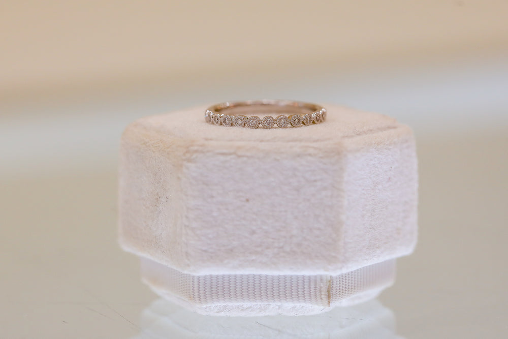 14kw 0.11ctw Round Bezel Band With Milgrain