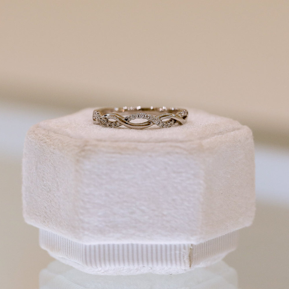 14kw .13ctw Open Pave Twist Diamond Band
