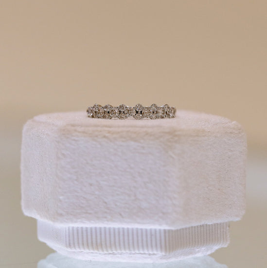 14kw .55ctw Alternating Single Double Diamond Band