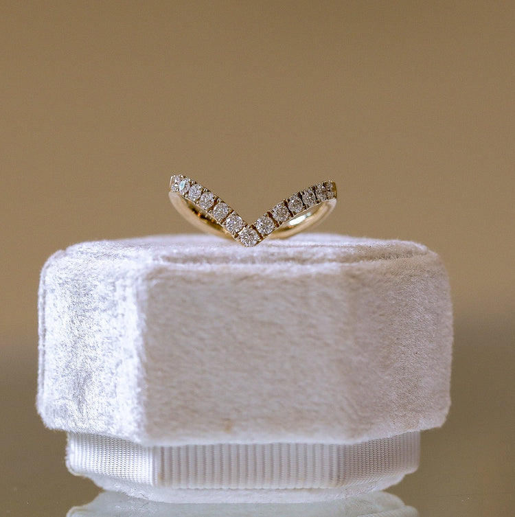 14ky Large Prong Set .44ctw Chevron Diamond Band