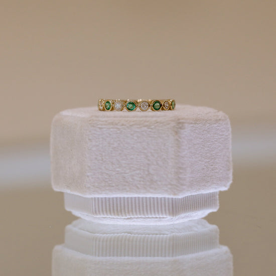 14ky .16ctw Diamond & .32ct Emerald Alternating Bezel Band