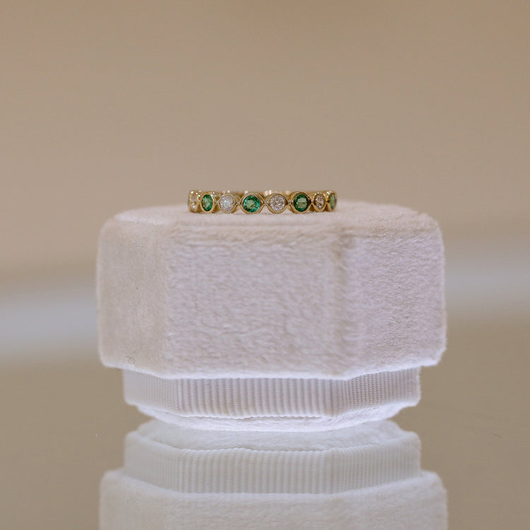 14ky .16ctw Diamond & .32ct Emerald Alternating Bezel Band