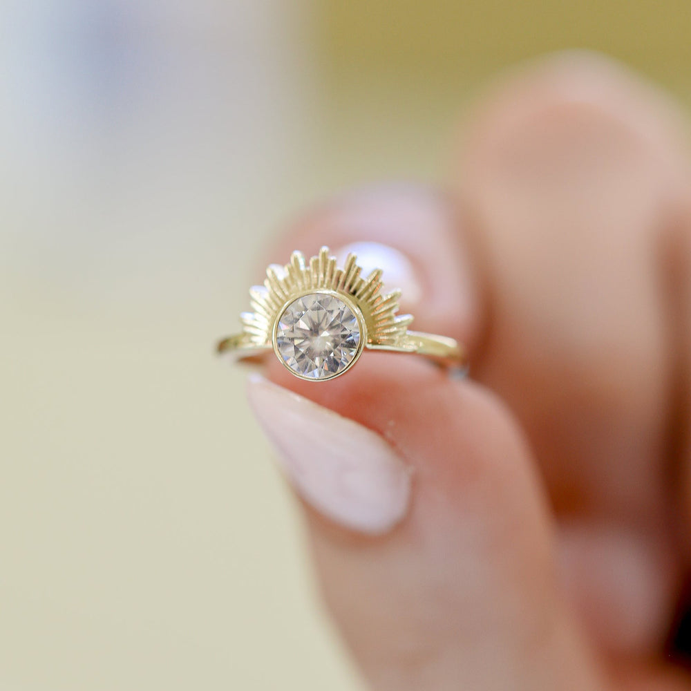 14ky Round-Brilliant Golden Sunray Diamond Ring