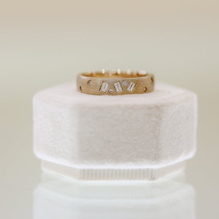 14ky .25ctw Round & Baguette Burnish Band