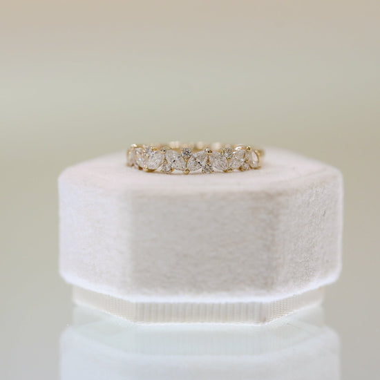 14ky .60ctw Scattered Marquise Diamond Ring