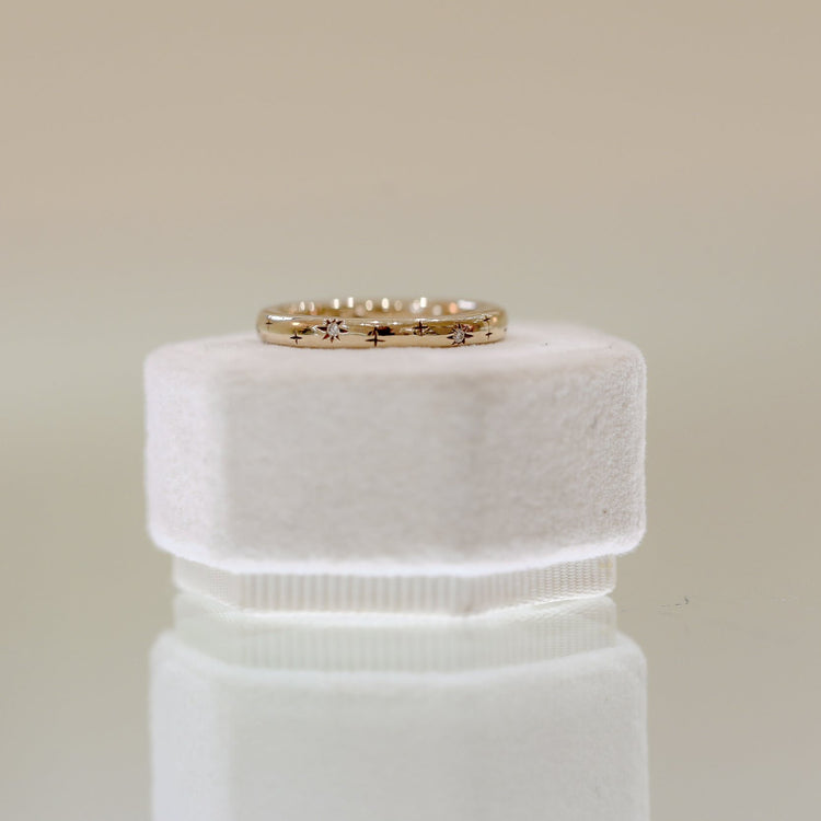 14ky Star-Cut Eternity Band