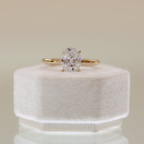 14ky Oval Low Base 4-Prong Solitaire