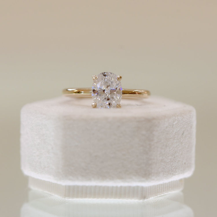14ky Oval Low Base 4-Prong Solitaire