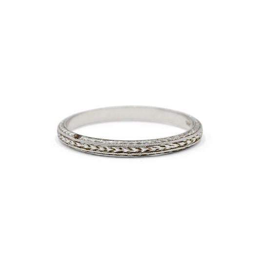 14kw Vintage-Inspired Engraved Band