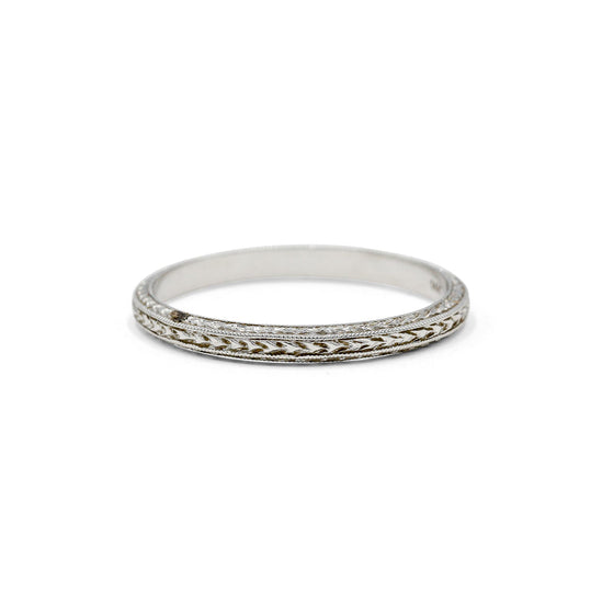 14kw Vintage-Inspired Engraved Band