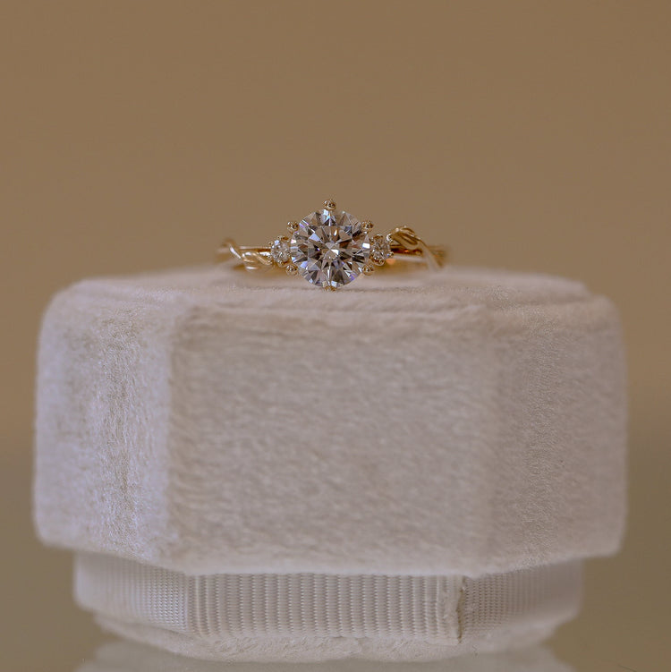 14ky .06ctw Single Leaf Twist Diamond Ring