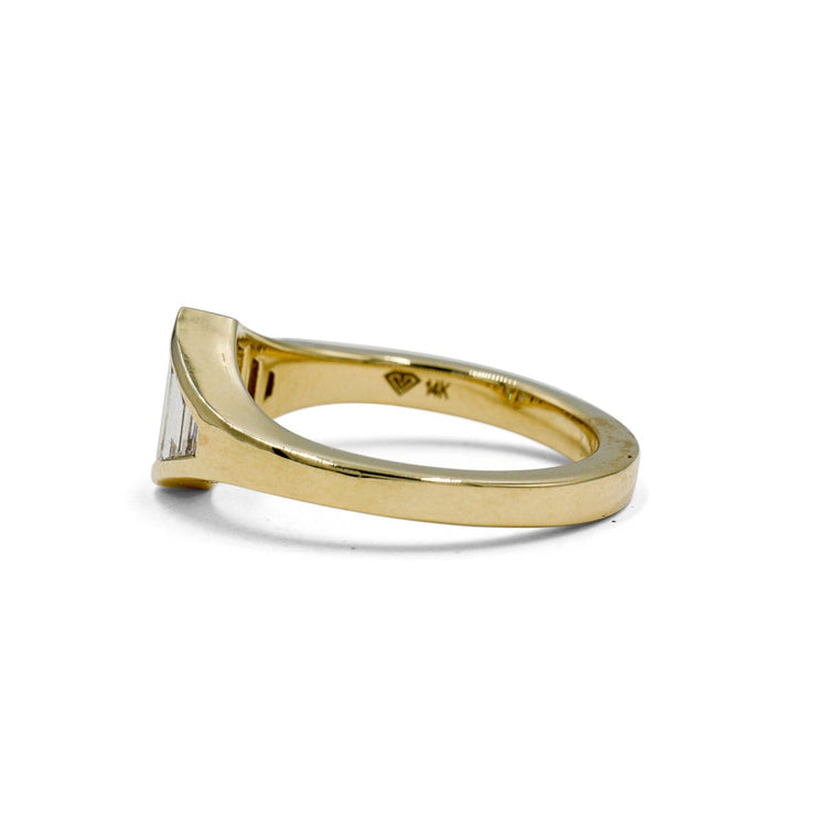 14ky 1.02ctw Trapezoid Graduated Channel Ring