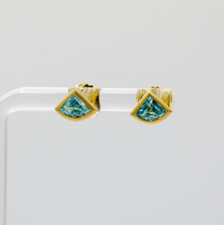 18ky 1.36ctw Blue Zircon Triangular Bezel Earrings