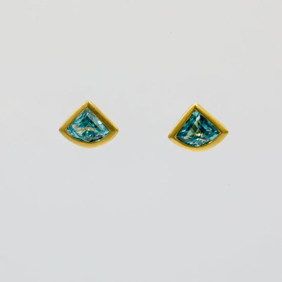 18ky 1.36ctw Blue Zircon Triangular Bezel Earrings