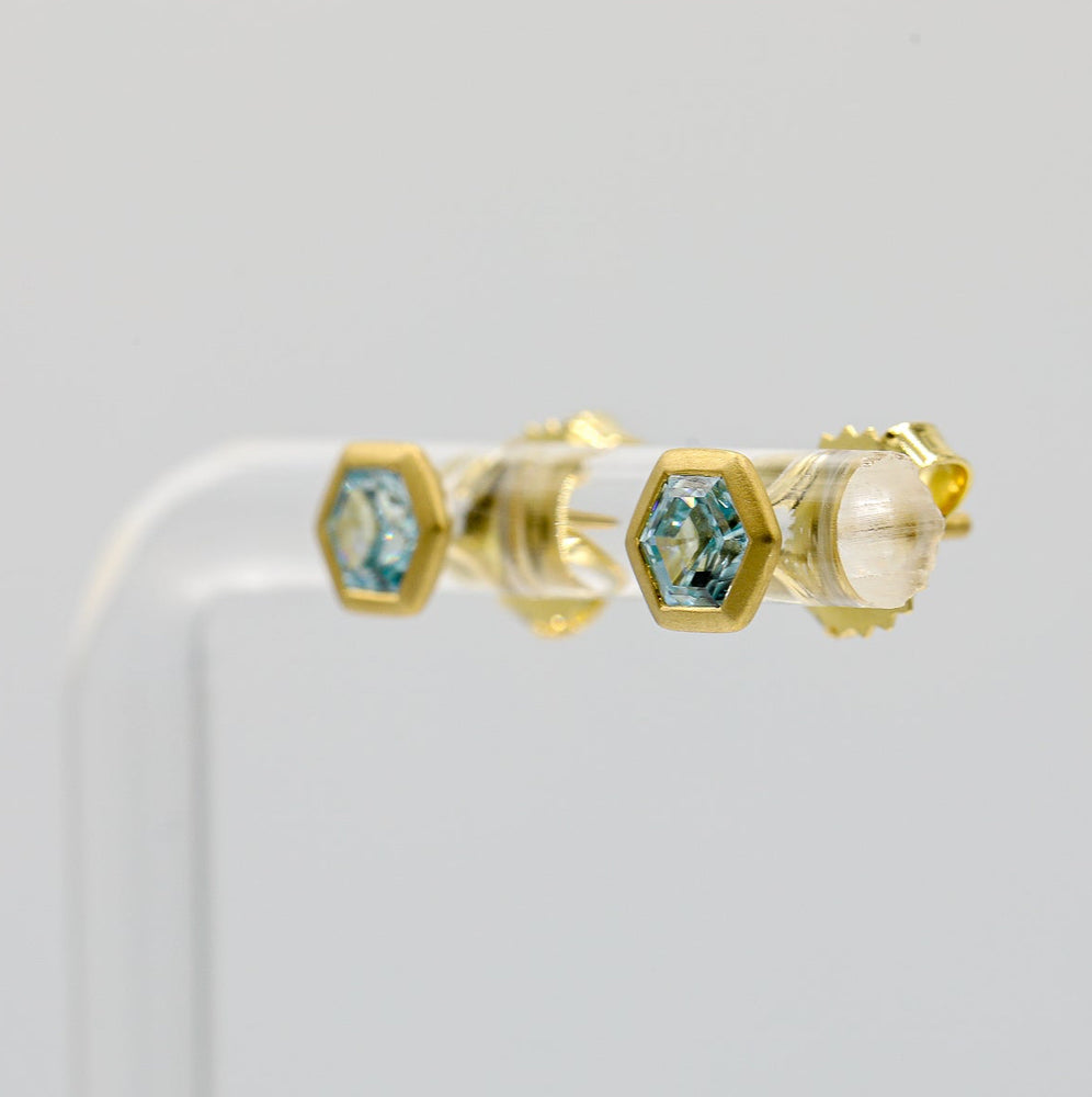18ky 1.17ct Blue Zircon Hexagon Bezel Earrings