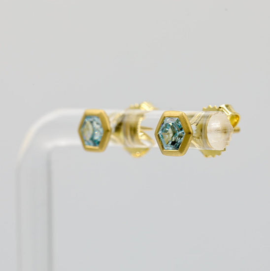 18ky 1.17ct Blue Zircon Hexagon Bezel Earrings
