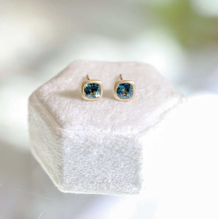 18ky 1.55ctw Montana Sapphire Cushion Bezel Earrings