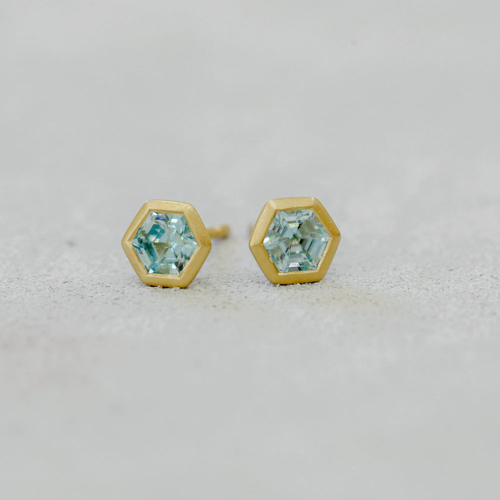 18ky 1.17ct Blue Zircon Hexagon Bezel Earrings