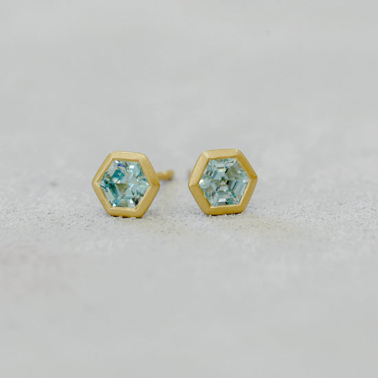 18ky 1.17ct Blue Zircon Hexagon Bezel Earrings