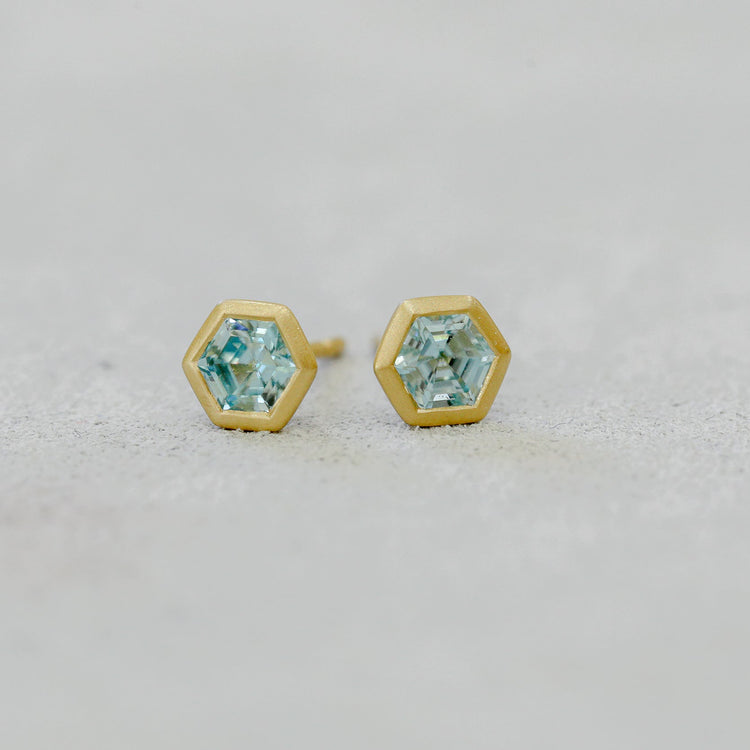 18ky 1.17ct Blue Zircon Hexagon Bezel Earrings