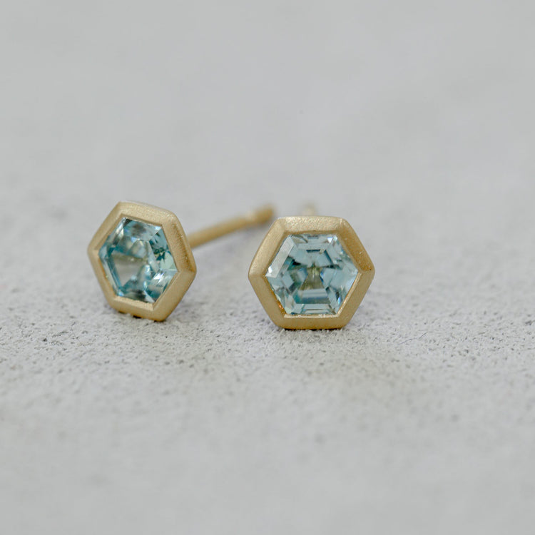 18ky 1.17ct Blue Zircon Hexagon Bezel Earrings