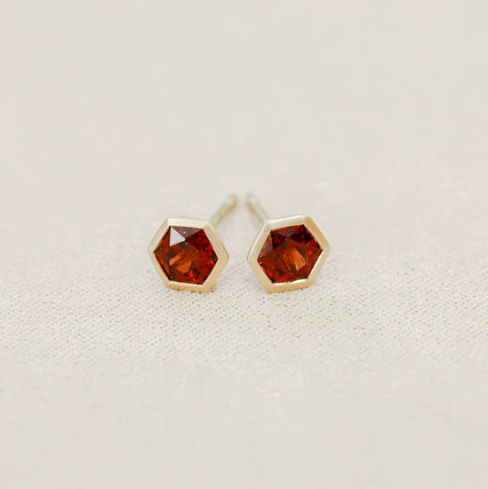 18ky 1.44ctw Hex-Shaped Garnet Earrings