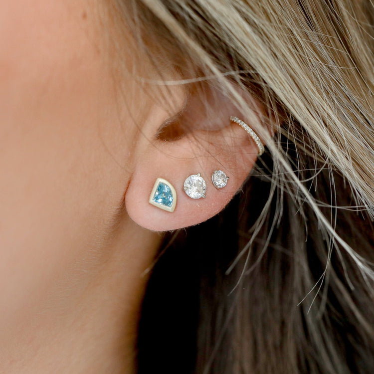 18ky 1.36ctw Blue Zircon Triangular Bezel Earrings