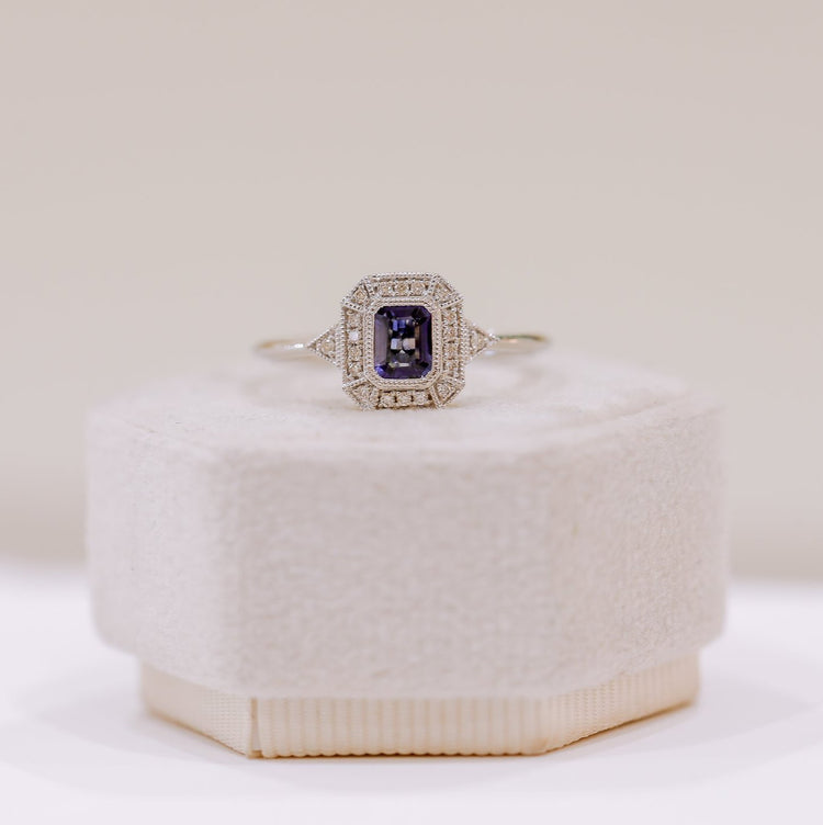 14kw .47ct Sapphire Vintage Inspired Bezel Halo