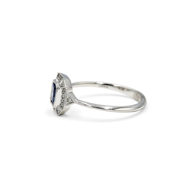 14kw .47ct Sapphire Vintage Inspired Bezel Halo