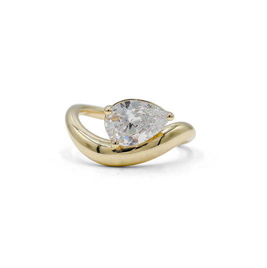 14ky Pear-Shape Off-set Diamond Ring