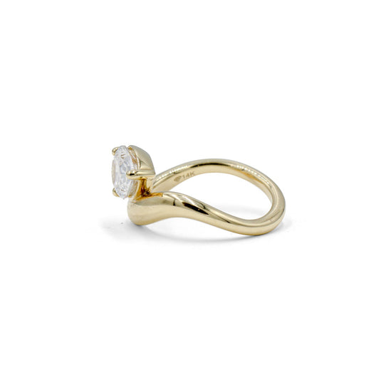 14ky Pear-Shape Off-set Diamond Ring
