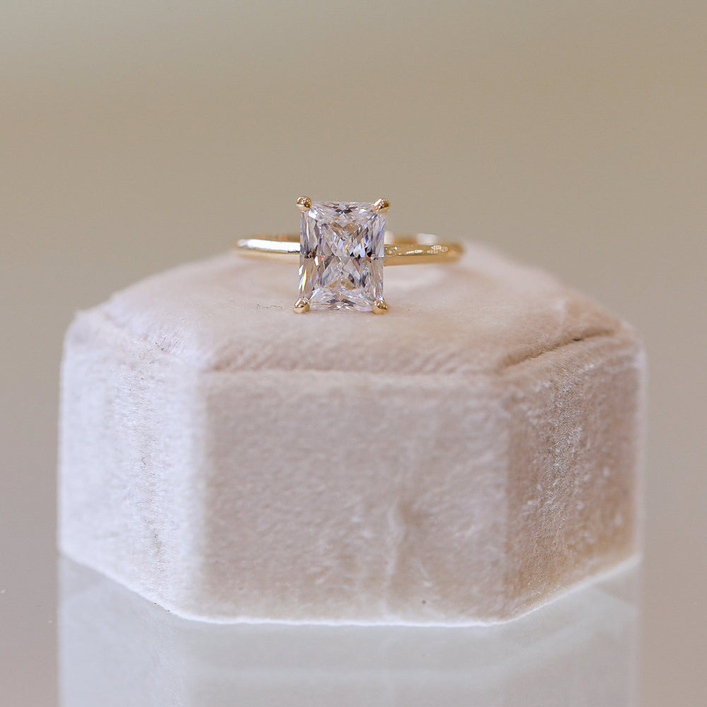 14ky Knife-Edge Radiant-Cut Diamond Ring