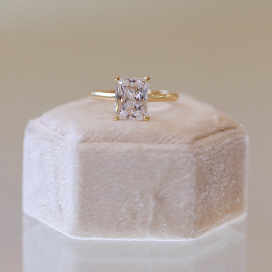 14ky Knife-Edge Radiant-Cut Diamond Ring