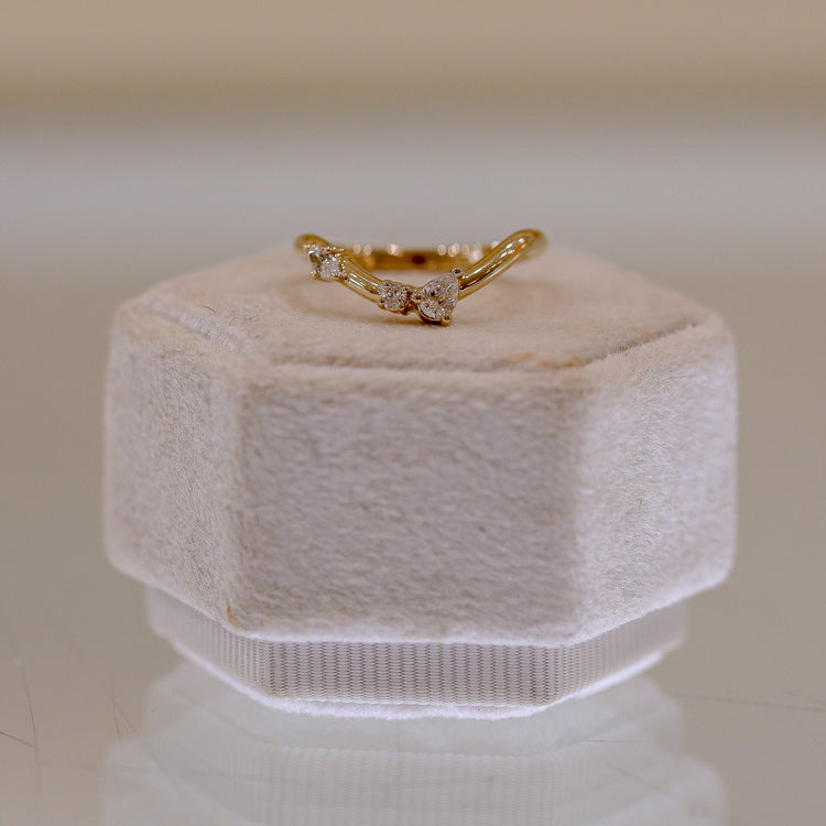 14ky .19ctw Mix Shaped Scatter Wave Contour Lab Diamond Band