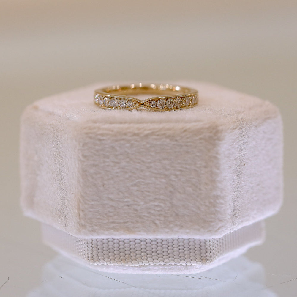 14ky .30ctw Pinched Channel Set Lab Diamond Band