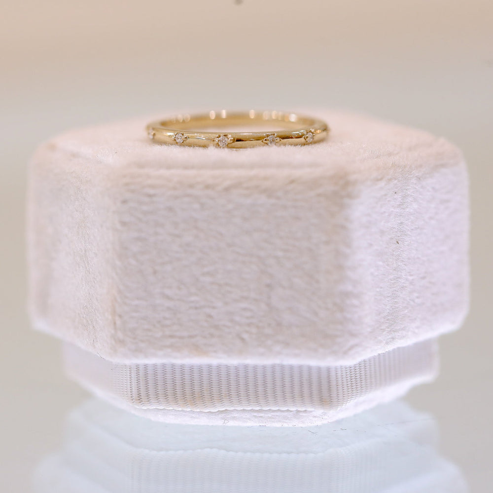 14ky .12ctw 1.5mm Round Flush Set Station Lab Diamond Band