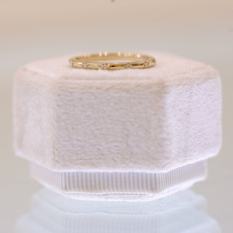 14ky .12ctw 1.5mm Round Flush Set Station Lab Diamond Band