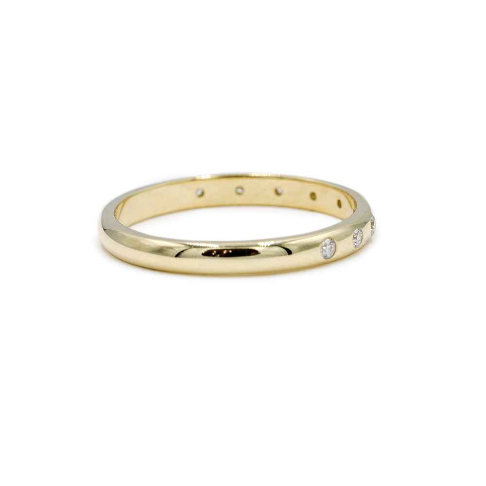14ky .12ctw Round Station Flush Set 2.5mm Lab Diamond Band