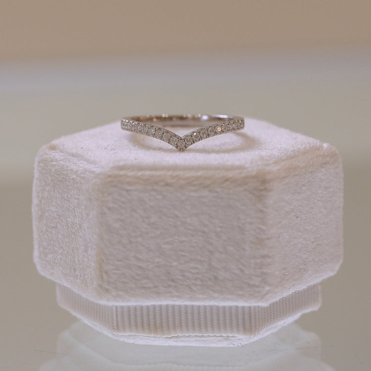 14kw .20ctw Diamond Chevron Diamond V-Band