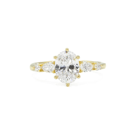 14ky Oval-Cut & Pear-Shaped Side Diamond RIng