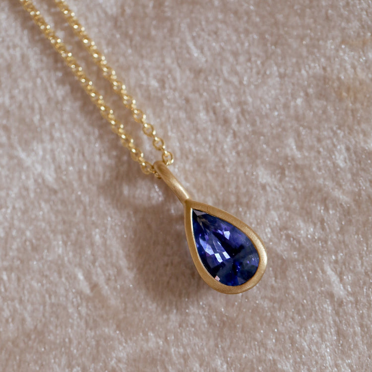 18ky .89ct Pear-Shape Blue Sapphire Bezel Pendant