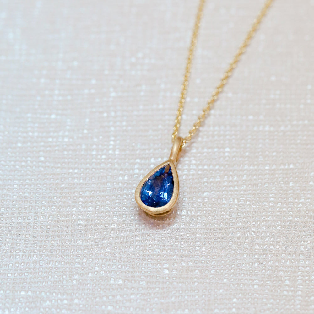 18ky .89ct Pear-Shape Blue Sapphire Bezel Pendant