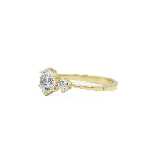 14ky 6-Prong 3 Stone Round Diamond Ring