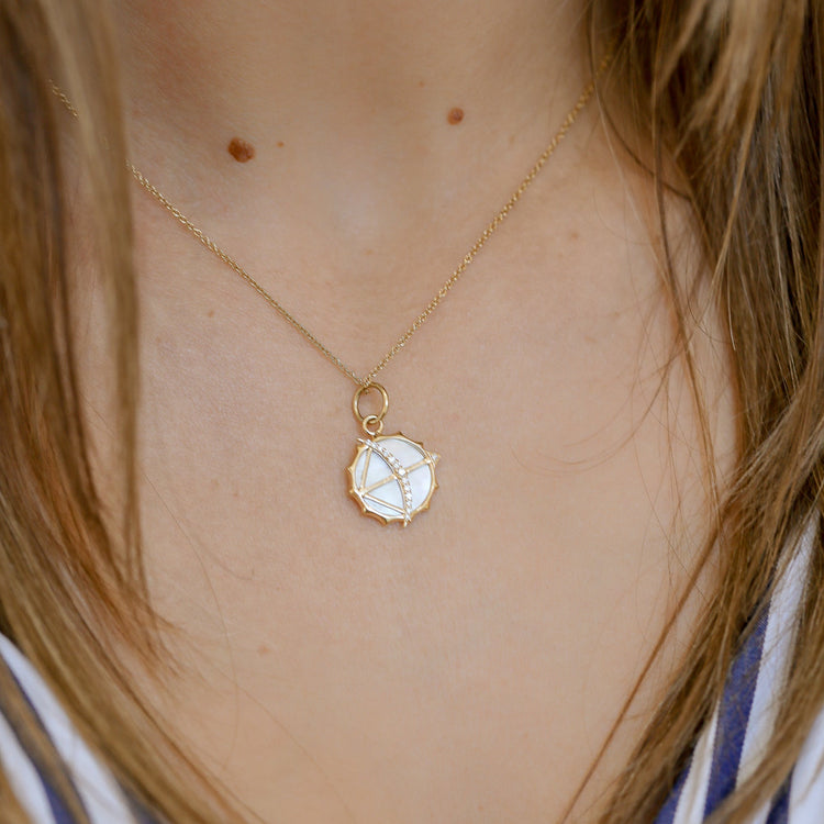 18ky .29ctw Bow and Arrow 