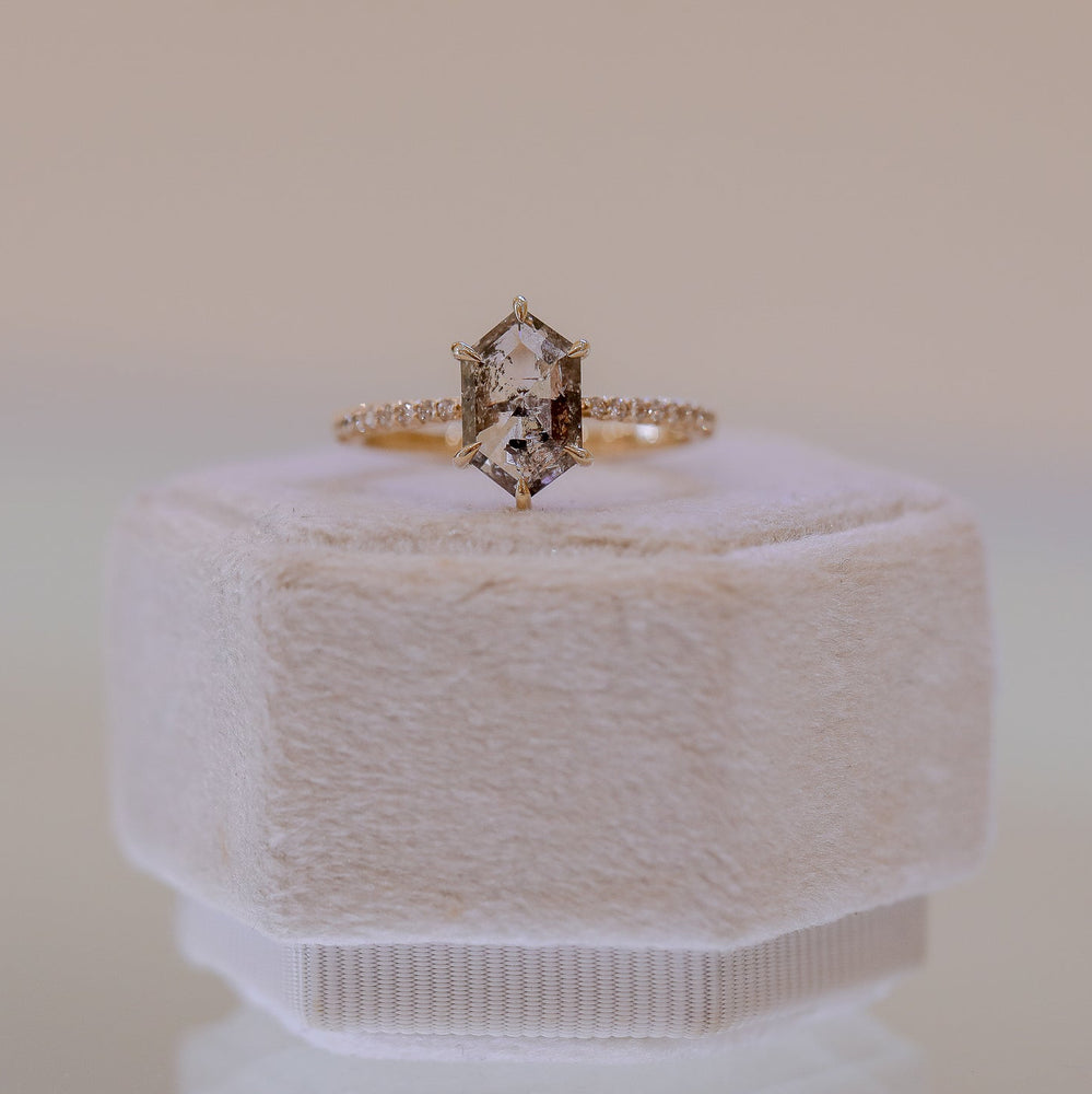 14ky 1.70ct Hexagon Salt & Pepper 