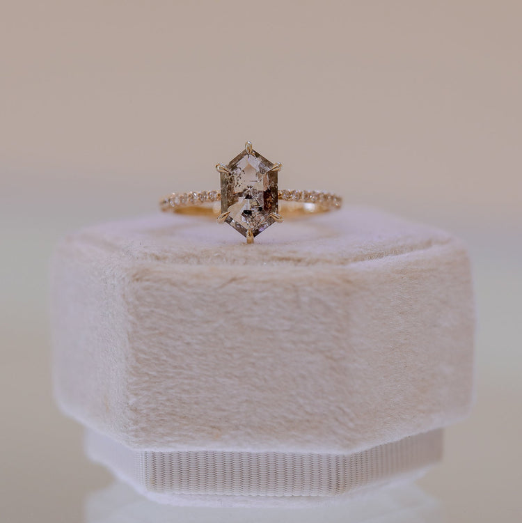 14ky 1.70ct Hexagon Salt & Pepper 