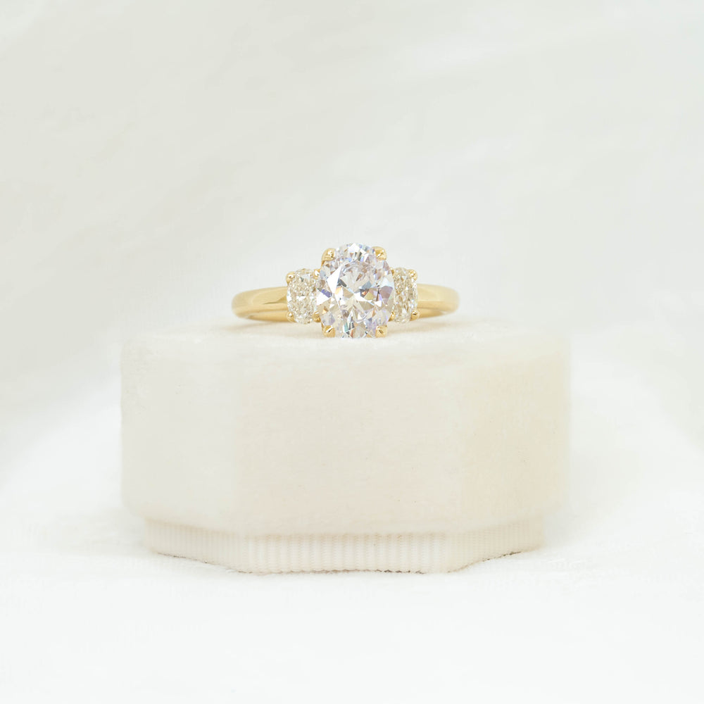 18ky 3-Stone Oval-Cut Butter-Cup Diamond Ring